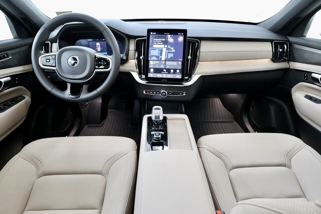 2026 Volvo XC90 Plus photo 2