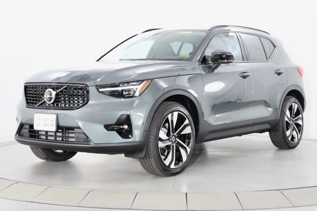 New 2026 Volvo XC40 B5 Ultra SUV