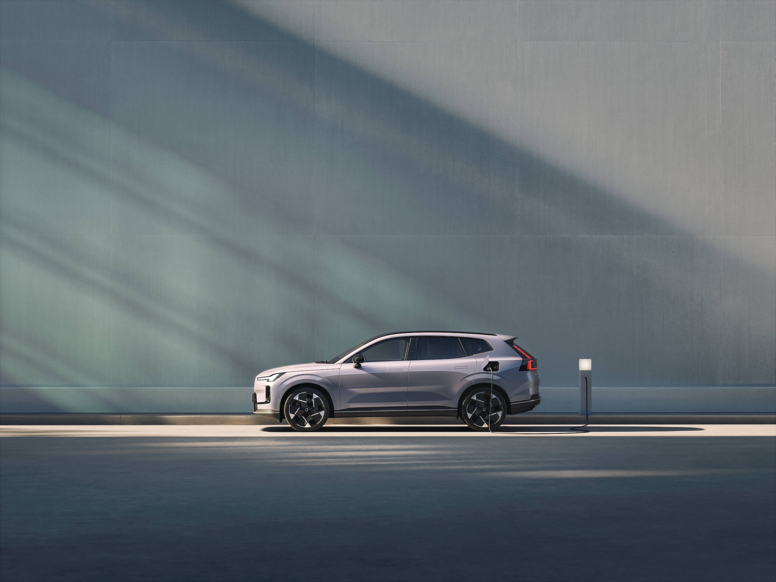 352171_Volvo_Cars_reveals_the_new_XC70_a_plug-in_hybrid_for_every_journey.jpg
