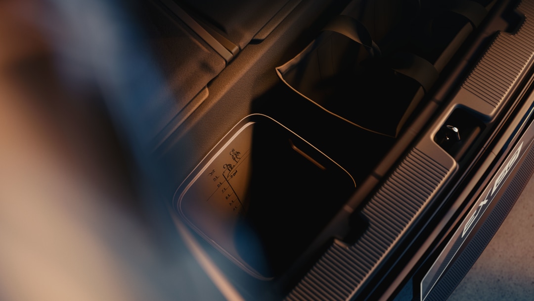 EX60 Interior Smart Storage.png