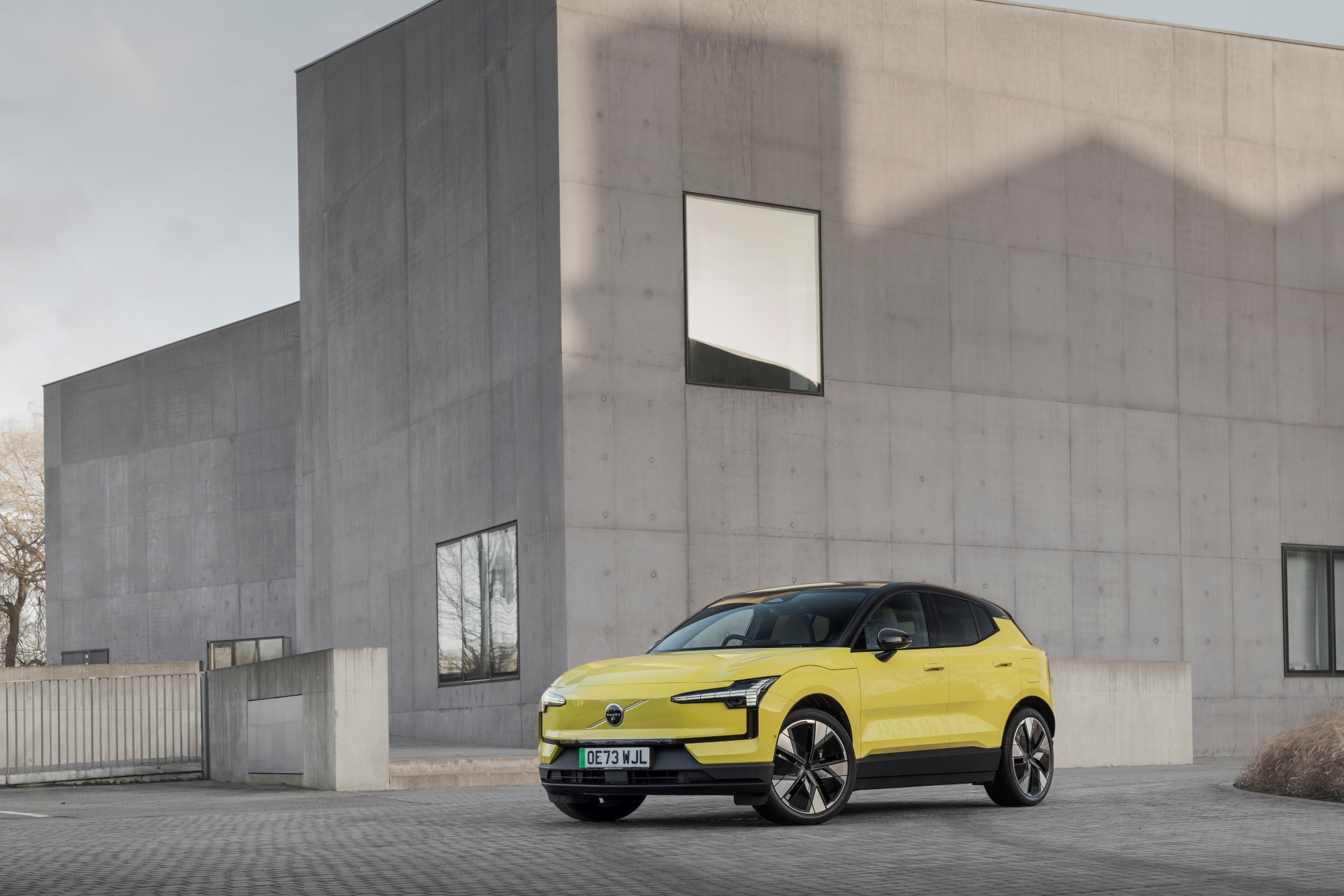 Volvo_EX30_Twin_Motor_Yellow.jpg