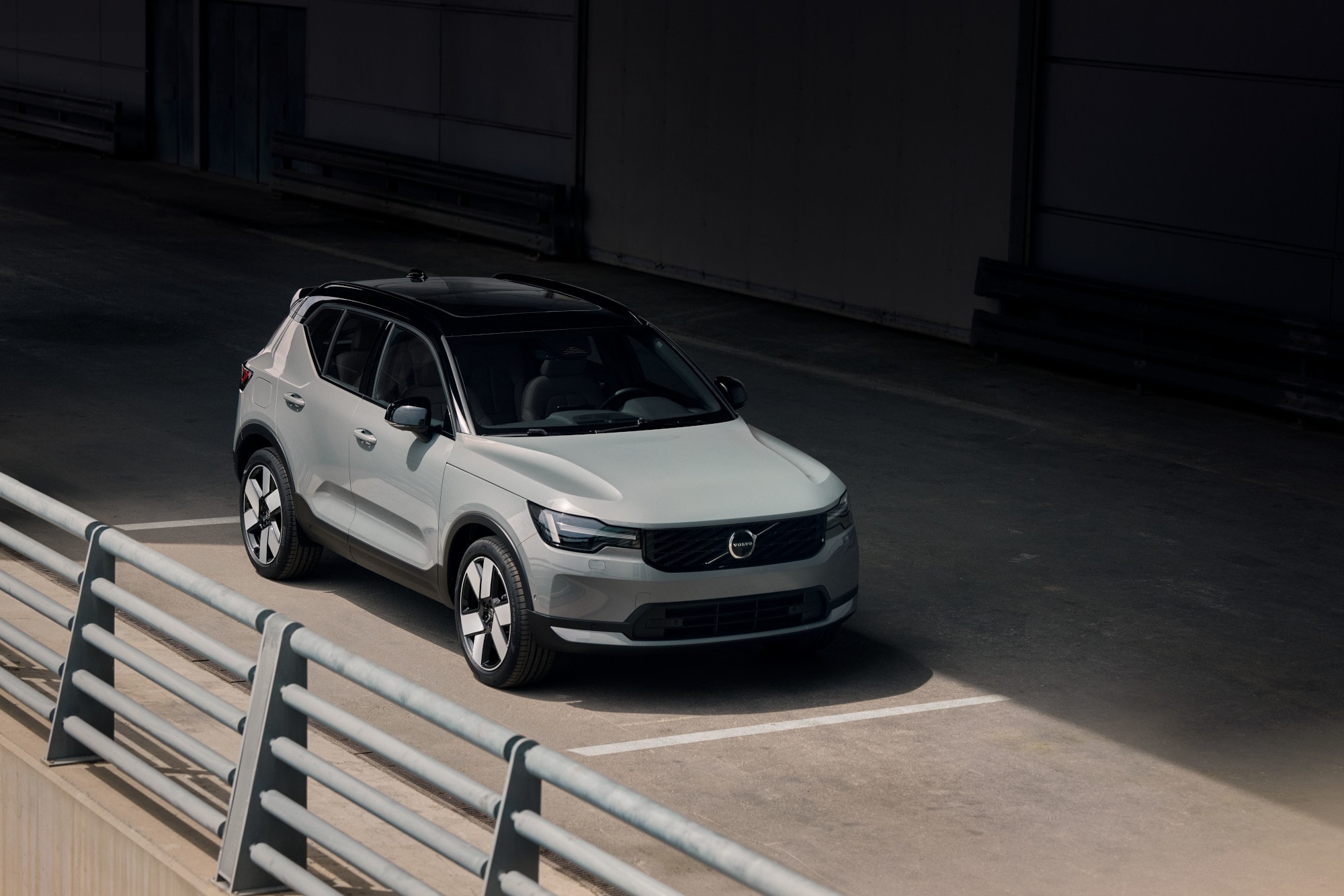 The_New_Volvo_XC40_Full-STE_2000.jpg