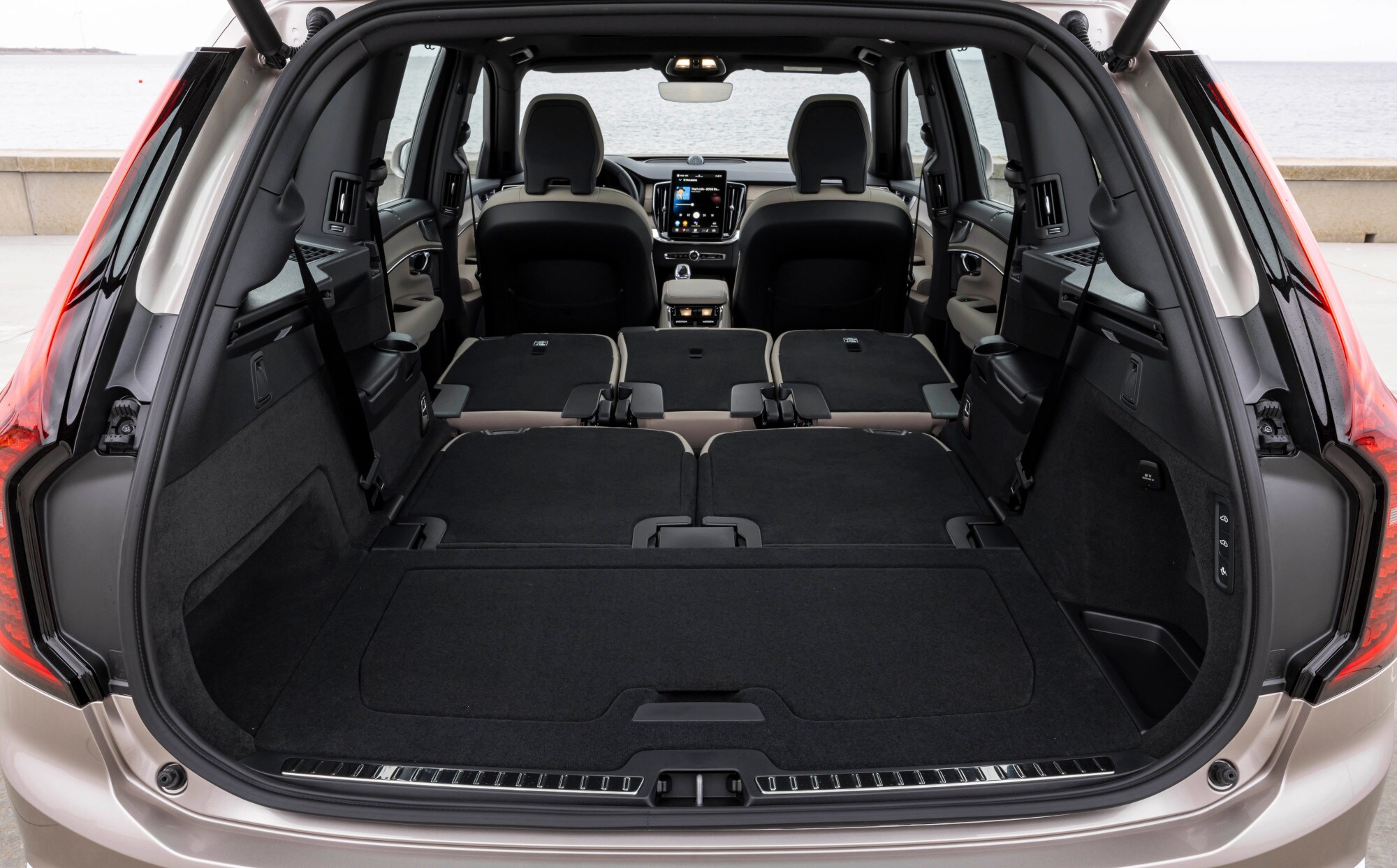 XC90_BL2_3.jpg