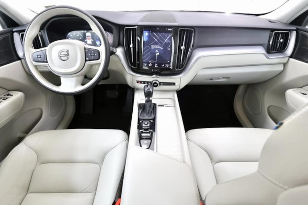 Used 2020 Volvo XC60 T6 Momentum SUV