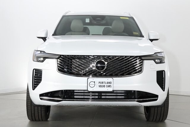 2025 Volvo XC90 T8 photo 3