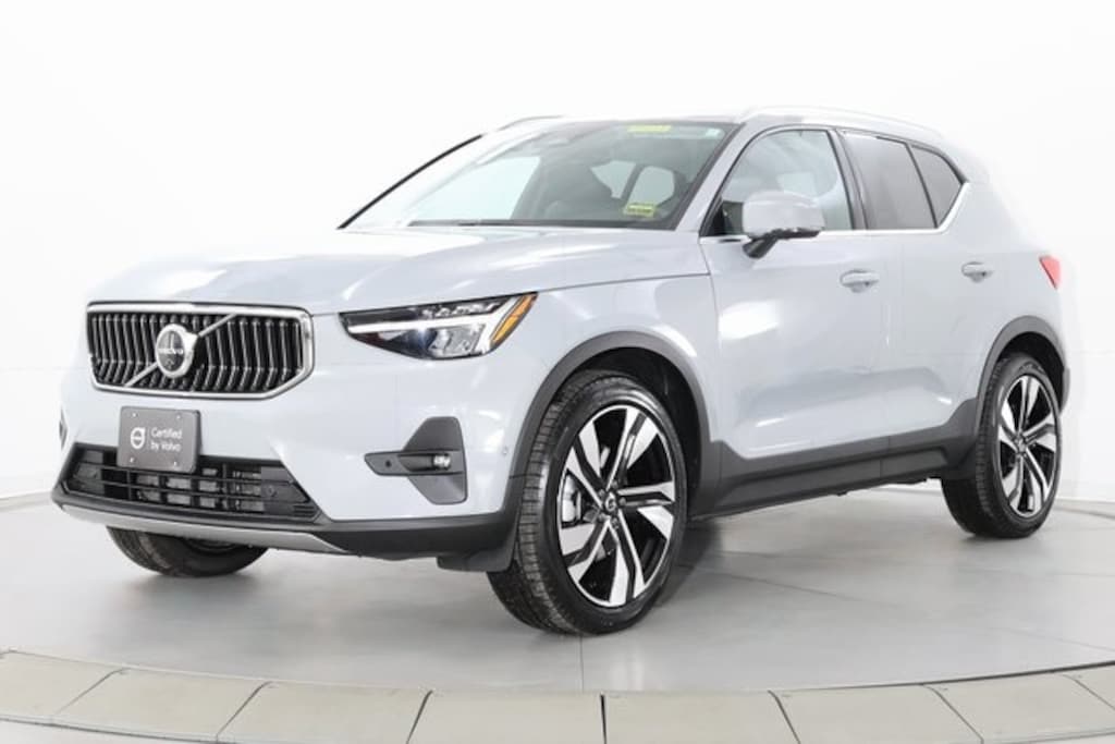 Certified 2025 Volvo XC40 B5 Plus Bright Theme SUV