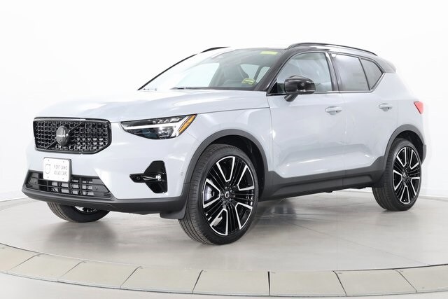 2026 Volvo XC40 photo 3
