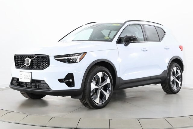 2026 Volvo XC40 Plus photo 4