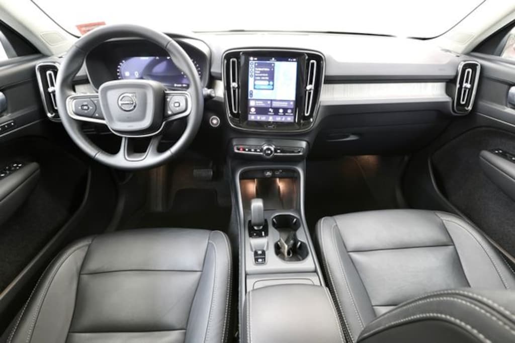 Certified 2025 Volvo XC40 B5 Core Bright Theme SUV