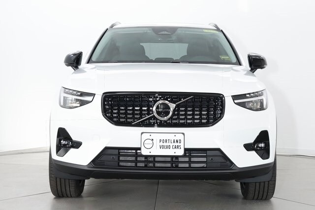 2026 Volvo XC40 Plus photo 3