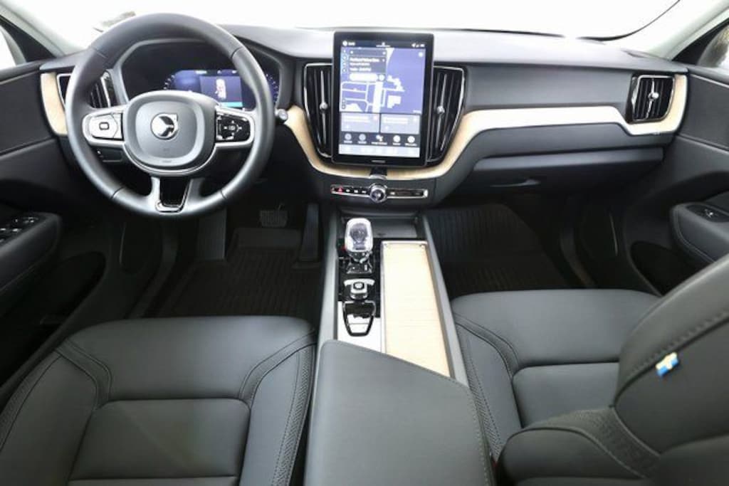 New 2026 Volvo XC60 B5 Plus SUV