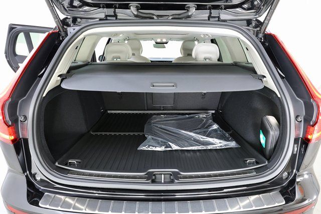 2026 Volvo V60 Cross Country Plus - Photo 26