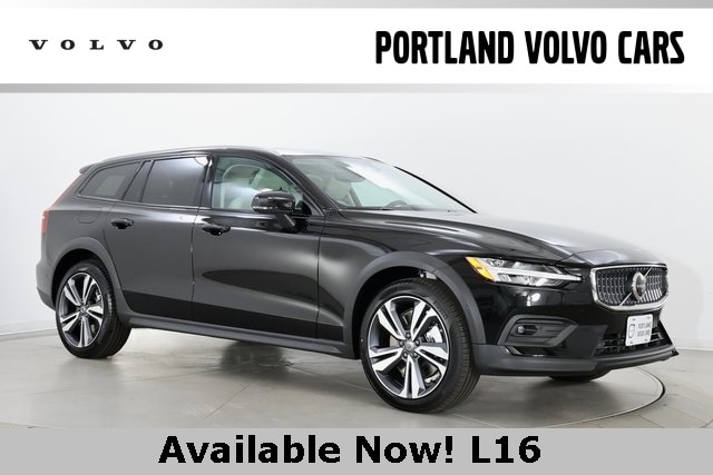 2026 Volvo V60 Cross Country Plus's photo
