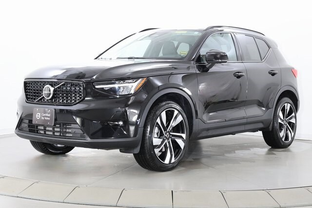 2025 Volvo XC40 Plus photo 4