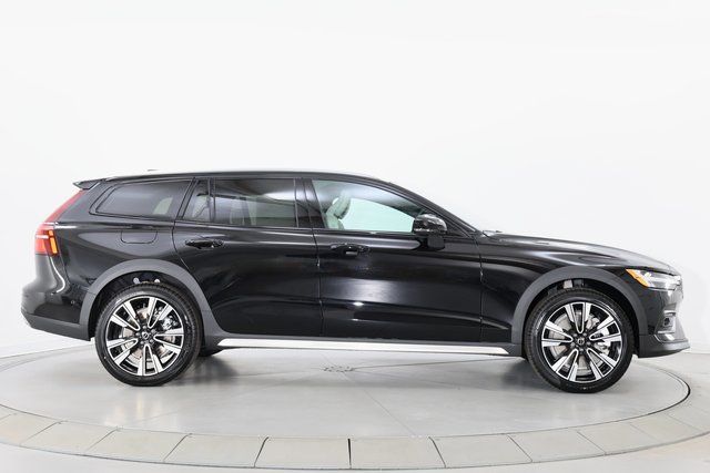 2026 Volvo V60 Cross Country Ultra - Photo 9