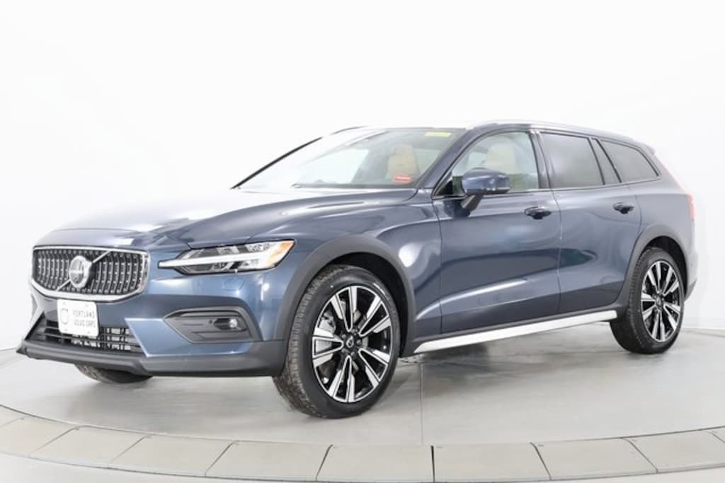 New 2026 Volvo V60 Cross Country B5 Ultra Wagon