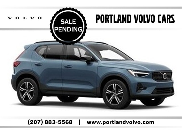 2025 Volvo XC40 Core's photo