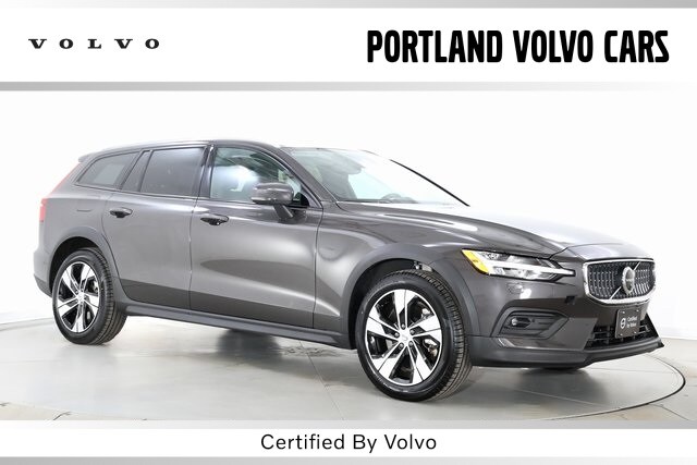 2025 Volvo V60 Cross Country B5 Plus Wagon