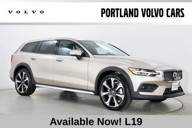 2026 Volvo V60 Cross Country B5 Ultra AWD's photo