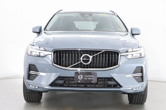 2023 Volvo XC60 B5 Core photo 3