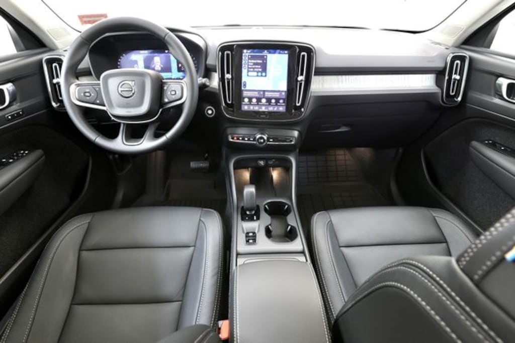 New 2026 Volvo XC40 B5 Core SUV
