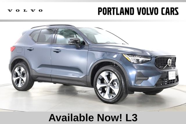 2026 Volvo XC40 B5 Core Dark AWD's photo