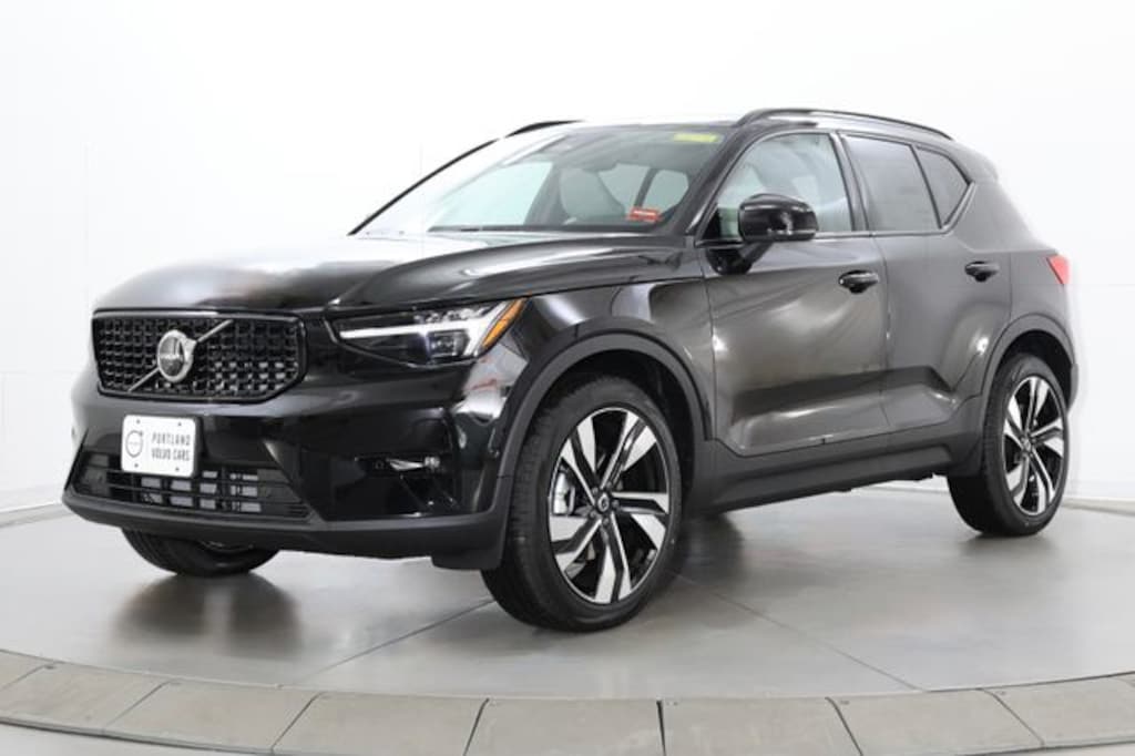 New 2026 Volvo XC40 B5 Ultra SUV