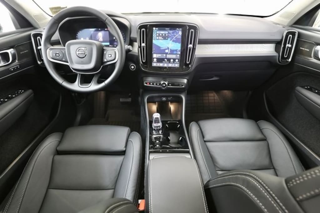 New 2026 Volvo XC40 B5 Ultra SUV