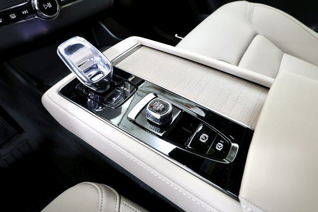 2026 Volvo XC90 Plus - Photo 24