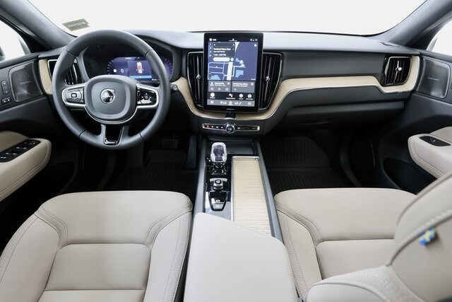 2026 Volvo XC60 B5 Plus photo 2