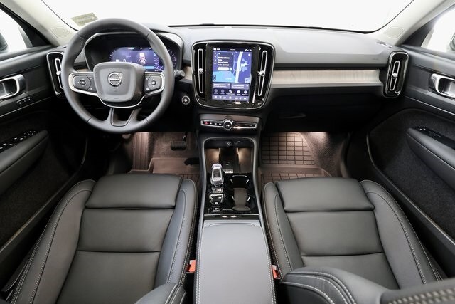 2026 Volvo XC40 Plus photo 2