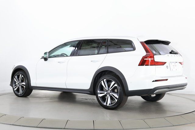 2026 Volvo V60 Cross Country Plus - Photo 6