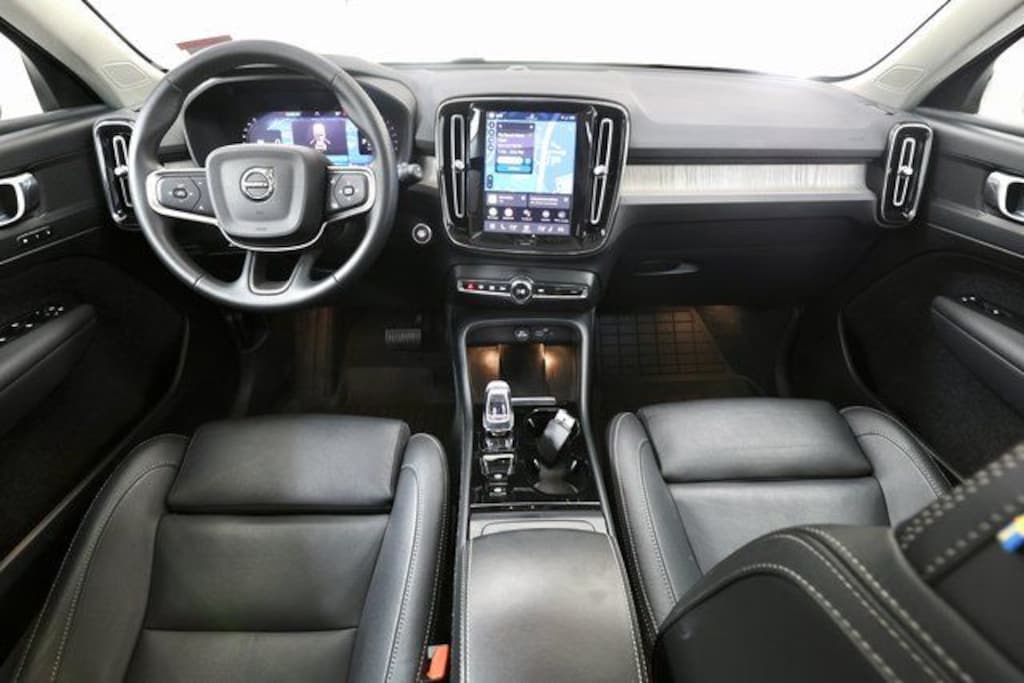 Certified 2025 Volvo XC40 B5 Plus Dark Theme SUV