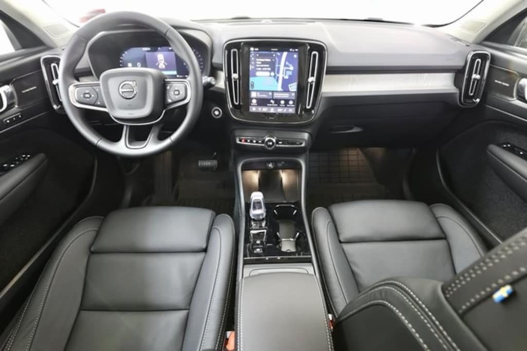 New 2026 Volvo XC40 B5 Plus SUV