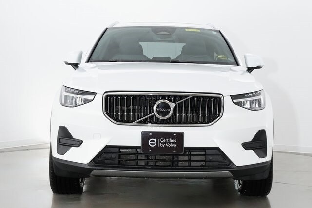 2025 Volvo XC40 Core photo 3