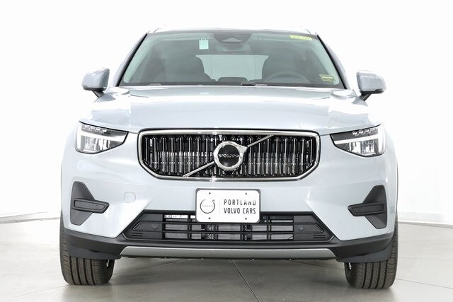 2025 Volvo XC40 Core photo 3