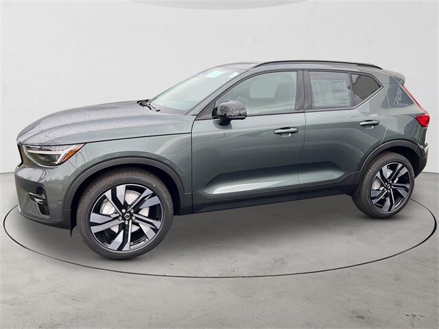 2026 Volvo XC40 photo 2
