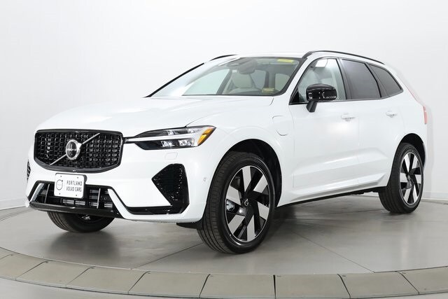 2025 Volvo XC60 T8 Plus photo 4