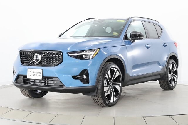 2025 Volvo XC40 photo 4