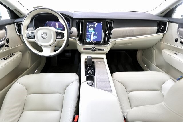 2023 Volvo S90 Plus photo 2