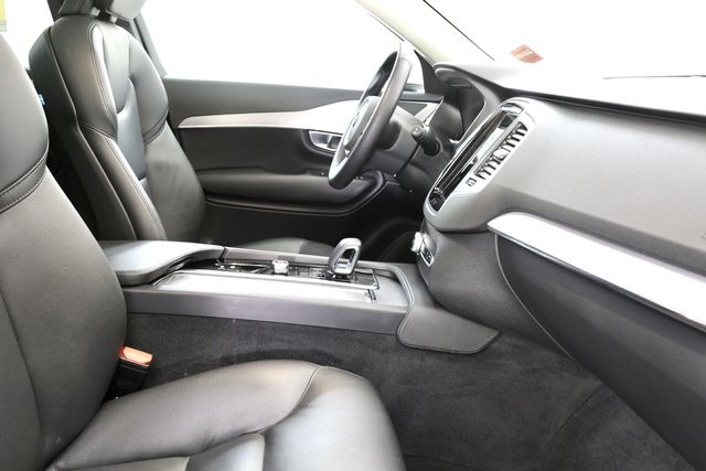 2025 Volvo XC90 Core - Photo 22
