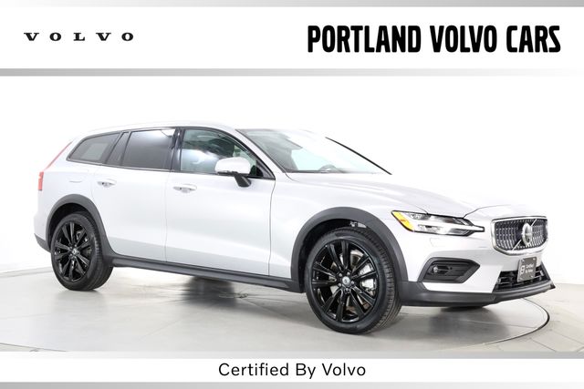 2025 Volvo V60 Cross Country