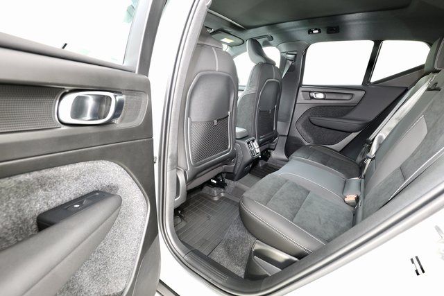 2026 Volvo XC40 Ultra Black Edition - Photo 14