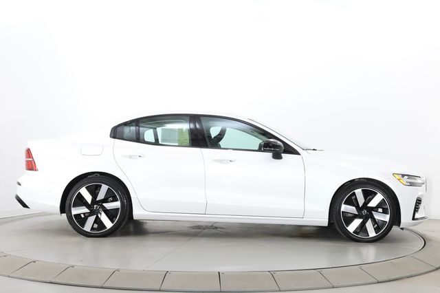 2025 Volvo S60 Plus - Photo 10