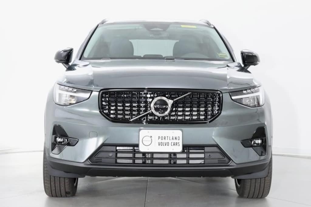 New 2026 Volvo XC40 B5 Ultra SUV