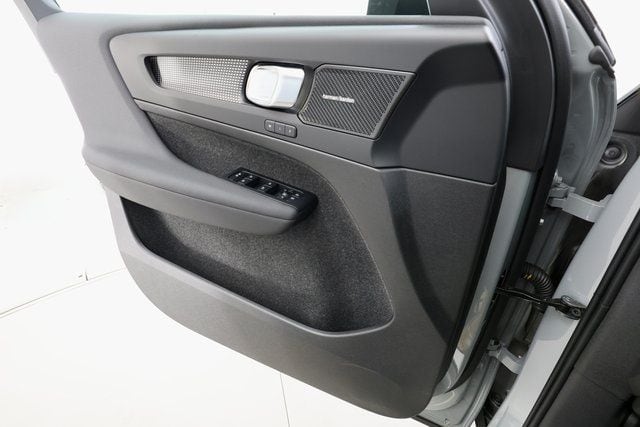 2026 Volvo XC40 Ultra Black Edition - Photo 12