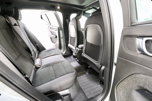 2026 Volvo XC40 Ultra Black Edition - Photo 15