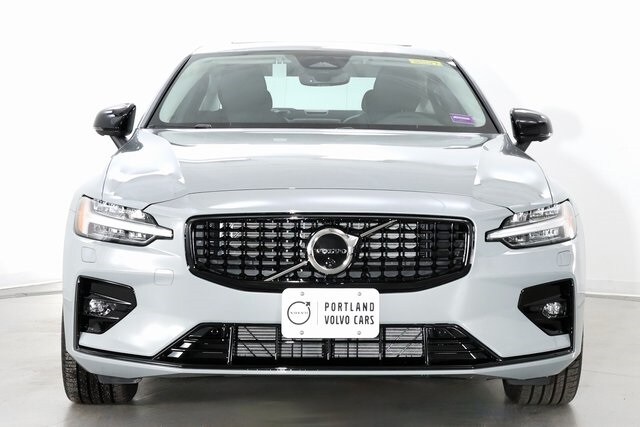 2025 Volvo S60 B5 Plus photo 3