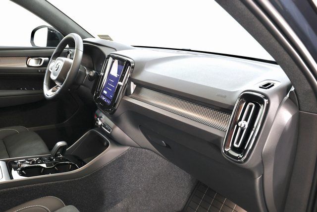 2026 Volvo XC40 Ultra Black Edition - Photo 19