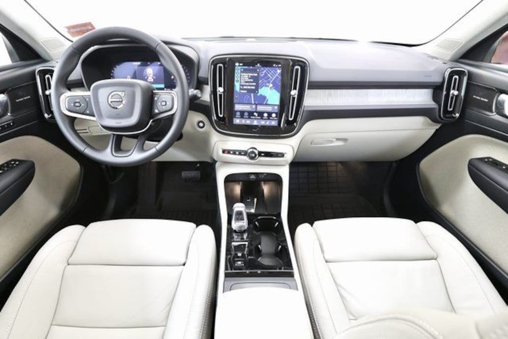 New 2026 Volvo XC40 B5 Ultra SUV